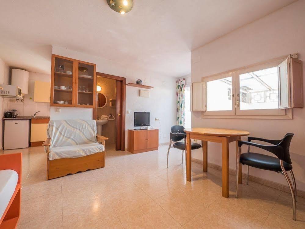 Agi Peater Center Apartman Roses Kültér fotó